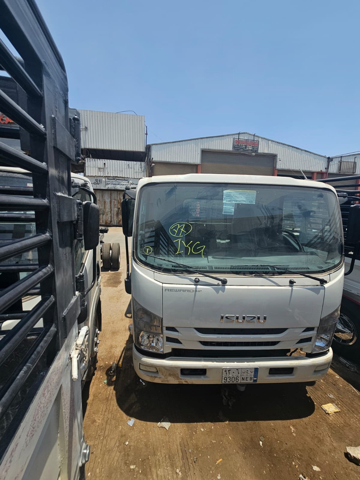 دينا ايسوزو بحالة ممتازة للبيع بالرياض فوراً